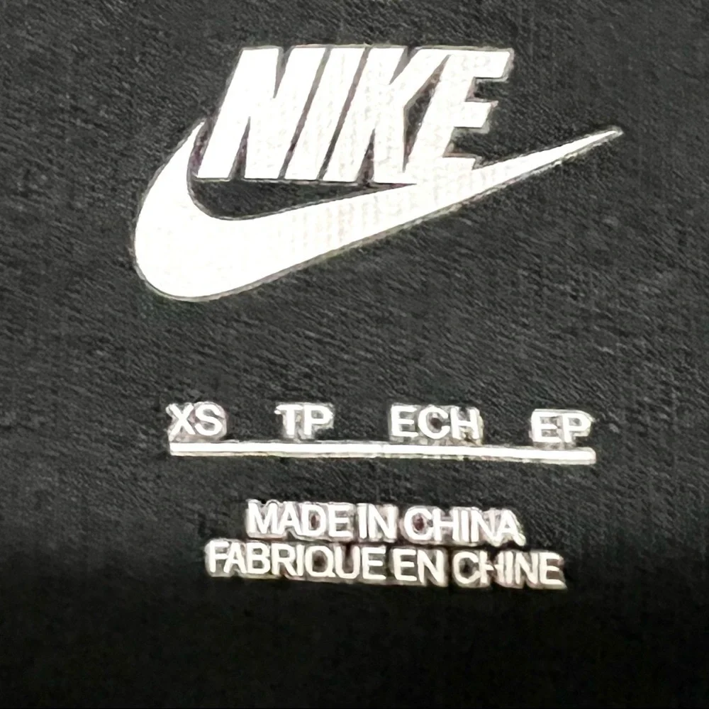 NIKE WOMENS LONG SLEEVE METALLIC LOGO BLACK CREW SWEATSHIRT Womens size XS